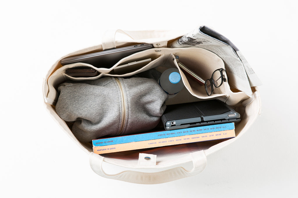 「10YCを大解剖!」商品のこだわりポイント、見せちゃいます 〜Tote Bag〜 荷物をこれひとつに。汚れたって染めればいい!